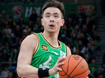 苹果下载-辽宁男篮赵继伟引球迷不满，广东前功勋外援再就业，四川官宣换帅